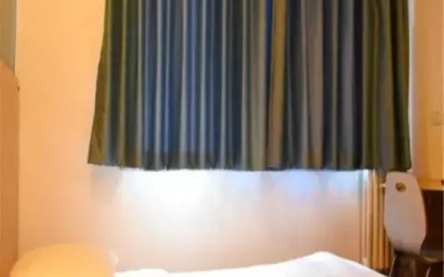 Super 8 Fengtai Railway Station East Street Branch