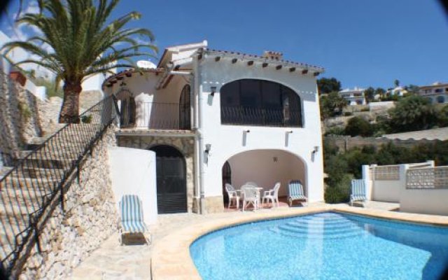 Linda - modern villa with splendid views in Benissa