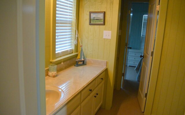 Jan's 'Ouse by RedAwning