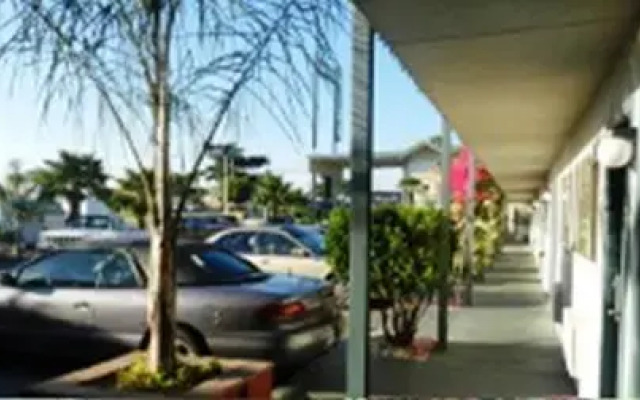 Antioch Executive Inn