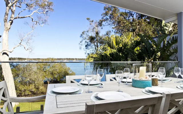 Hampton's Coastline Retreat