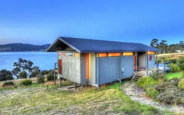 Captains Cabin Bligh Point on Bruny Island