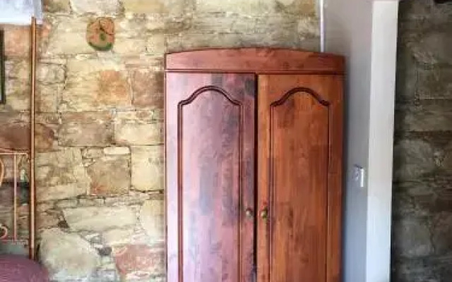 Iolandi House