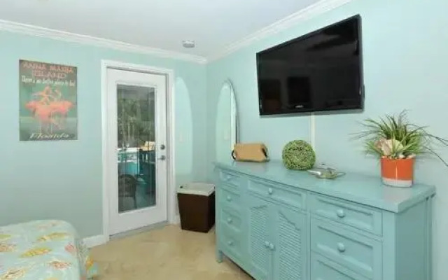 Manatee Manor 2 Bedroom Home by RedAwning