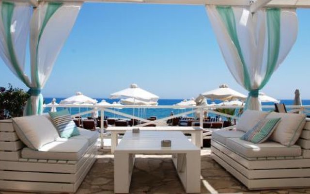 4 bedroom Villa Galinios with large private pool, Aphrodite Hills Resort