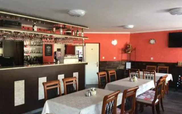 Foldvar Panzio Es Corner Sport Bufe