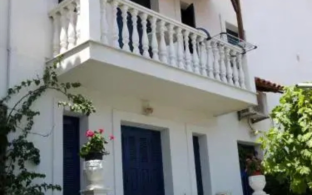 Pension Eleni Studios