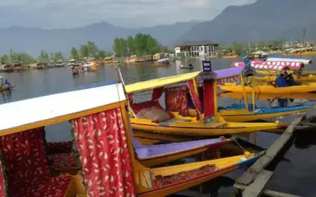 Houseboat Omars Ruby Yacht