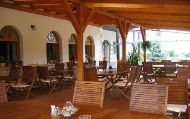 Sziget And Restaurant