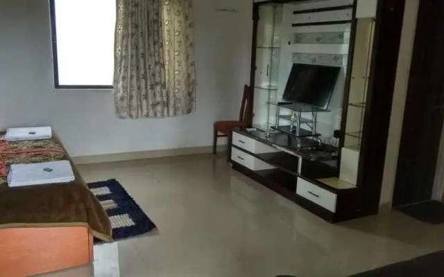Hotel Girija Resort