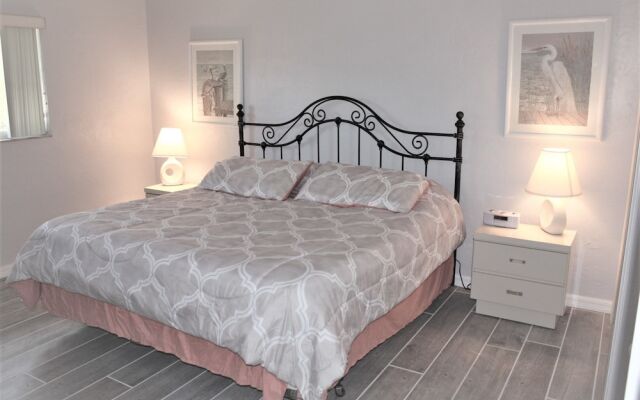 Jamaica Royale - 081 - 2 Br Condo