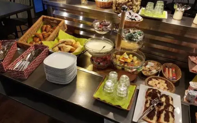 Best Hotel Paris Nord La Croix Verte