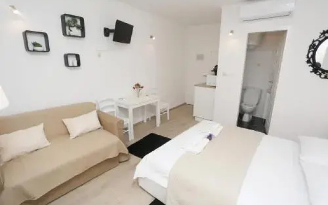 Split Old Town Suites