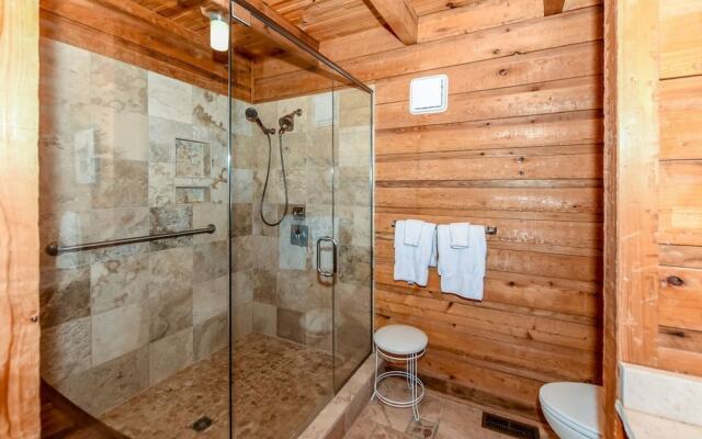 Tranquility - 4 Br home by RedAwning