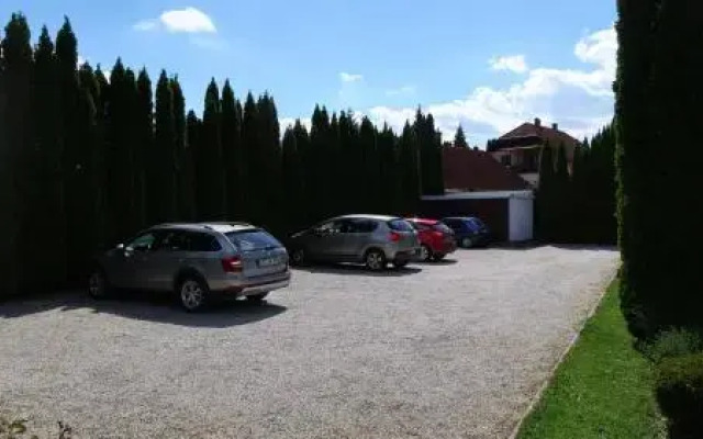 Magyar Apartmanházak I-III.