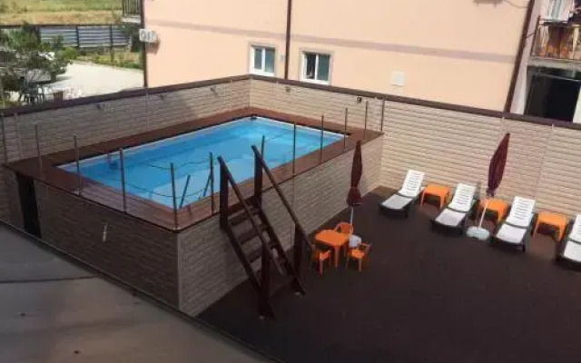 ?rystal Guest house