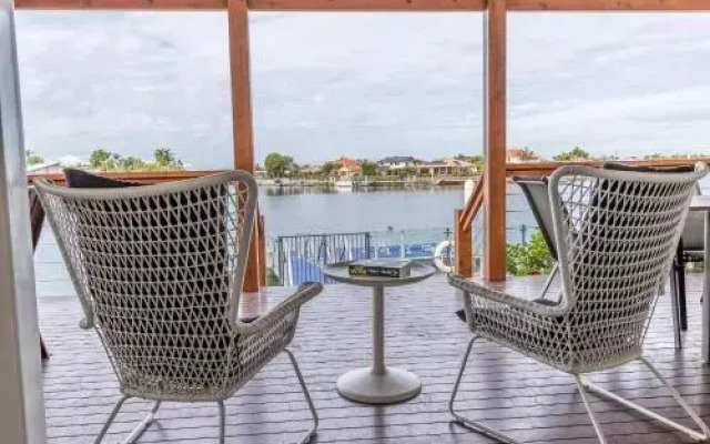 Spectacular Family Home on Canal - Endeavour Dr, Banksia Beach