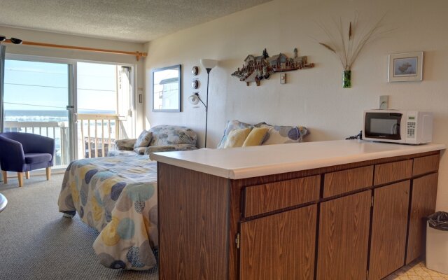 Surftides Plaza 153 Studio condo by RedAwning