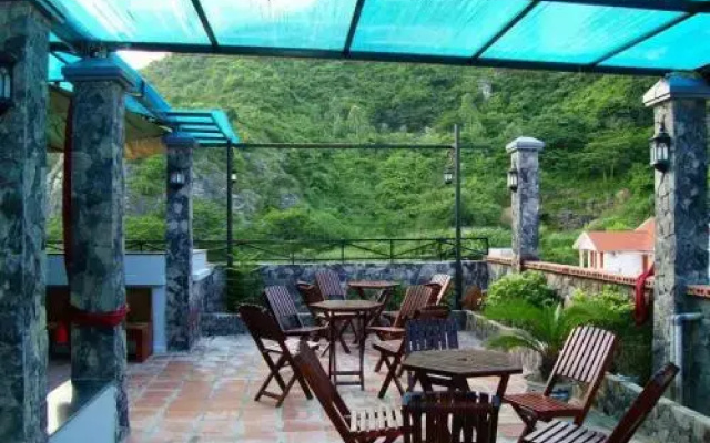 Le Pont Minh Chau Hotel