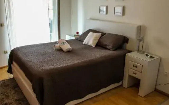 Roko Apartments