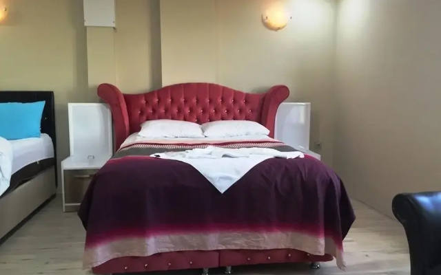 Yukselen Otel
