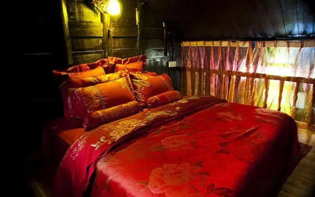 Fenghuang Qingke Guzhen Hotel