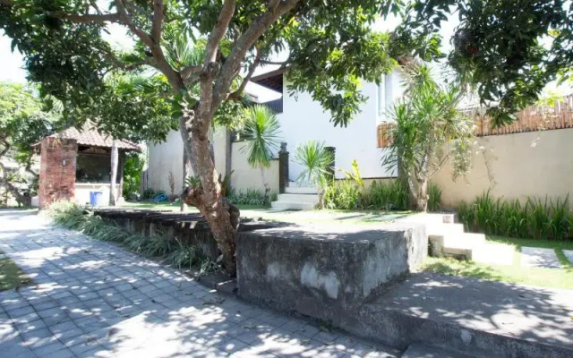 De Dayeuh by Bali Coconut Living Bali
