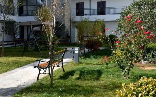 Estay Resort Happiness Garden Lijiang