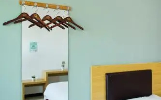 He Tu Traveling Hotel