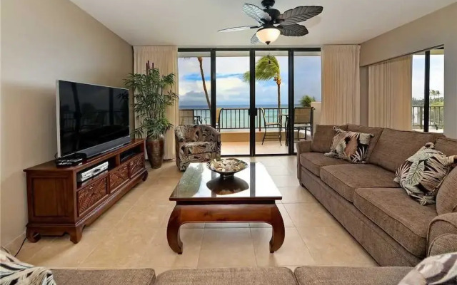 Paki Maui 421 by RedAwning