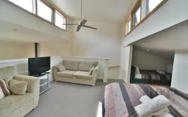 Tomarlin Views 1