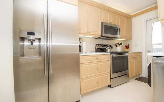 380 Seaview Ct. 2 Br Condo
