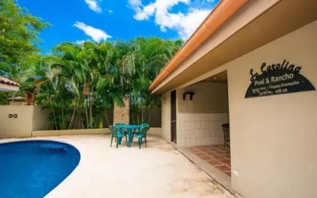 Updated budget condo - Centrally located at 5 minute drive from 4 beaches