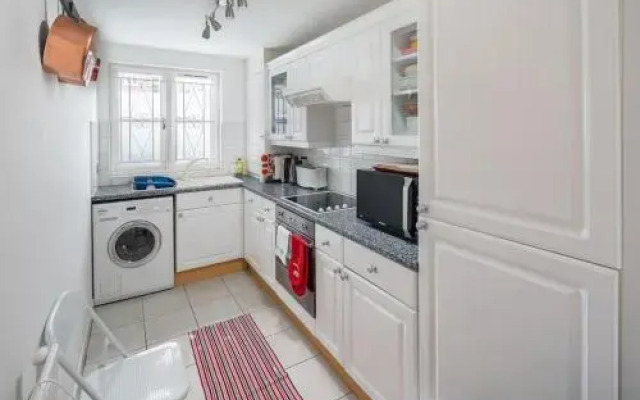 Veeve  1 Bed Flat Brompton Park Crescent Fulham