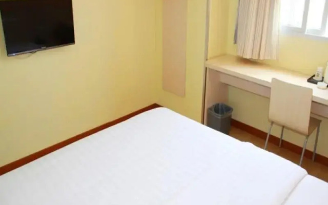 7Days Inn Wuhan Guanggu Walking Street Baoli Garden Branch