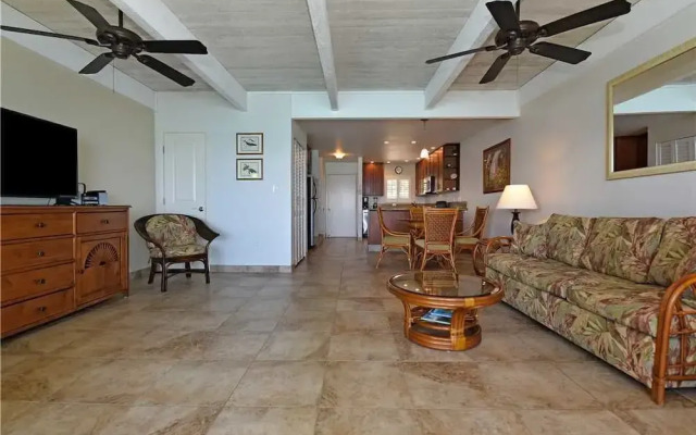 Lokelani #A205 - 2 Br condo by RedAwning