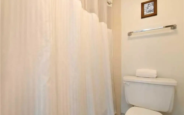 Valley Isle #808 2 Bedroom Condo by RedAwning