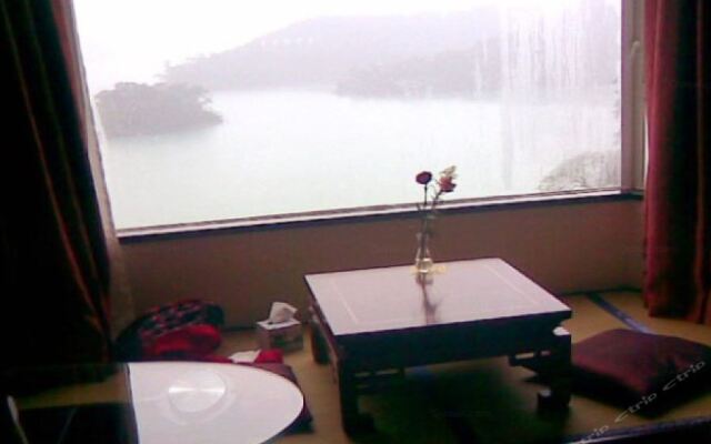 Scenic Holiday Hotel