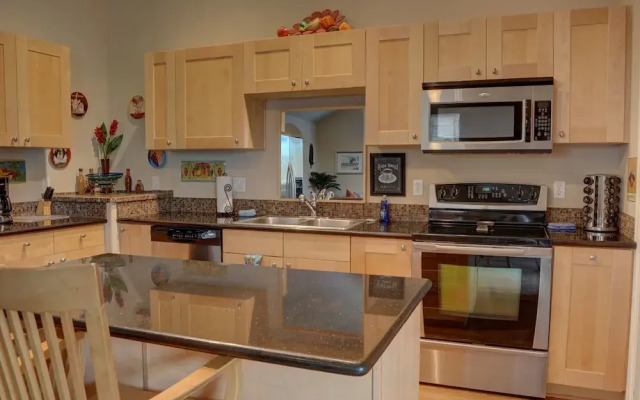 Family Cabana 3 Br home by RedAwning