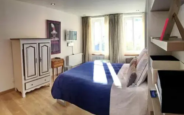 Le Cinquante Quatre