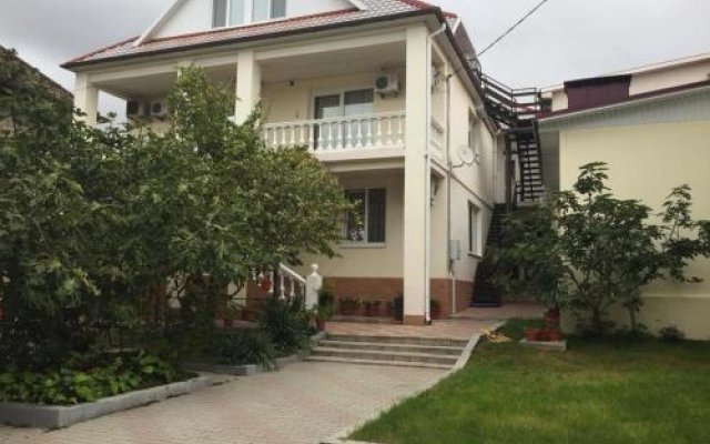 Letny dvorik Guesthouse