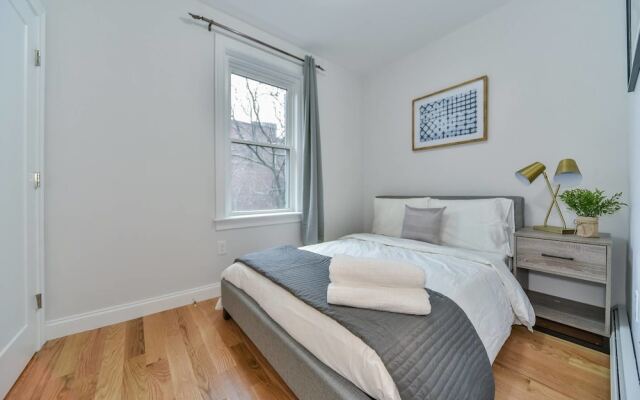 Incredible 4br/2ba Apt in North End by Domio