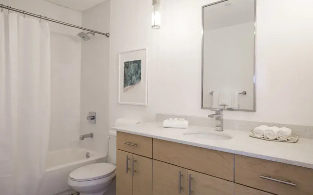 Playful Little Havana Suites by Sonder