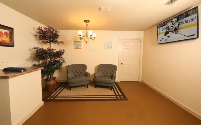 Cedar Falls 8 3 Br cabin by RedAwning