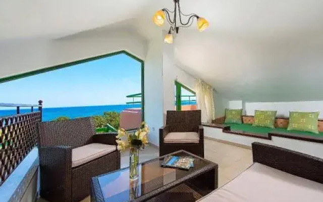 Albatross Beach Front Villas