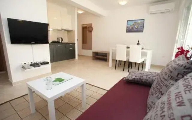 Villa Iris Apartments