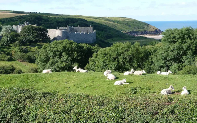 Awelon - Manorbier Bed and Breakfast