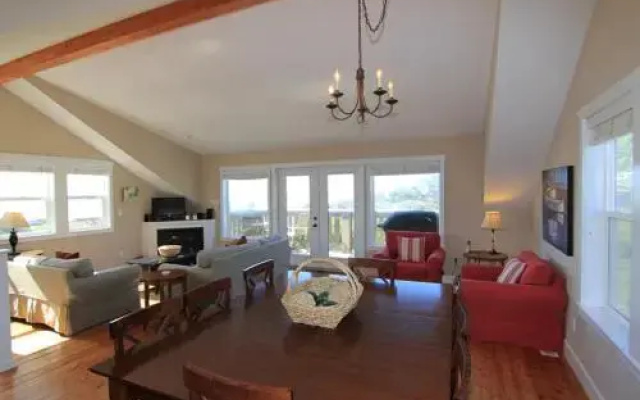 Maggie's Place - 4 Br home by RedAwning