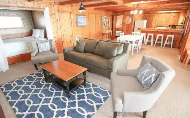Pacific Peace - 1 Br home by RedAwning