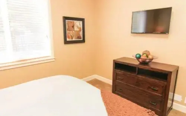 Beach Pine - 4 Br home by RedAwning